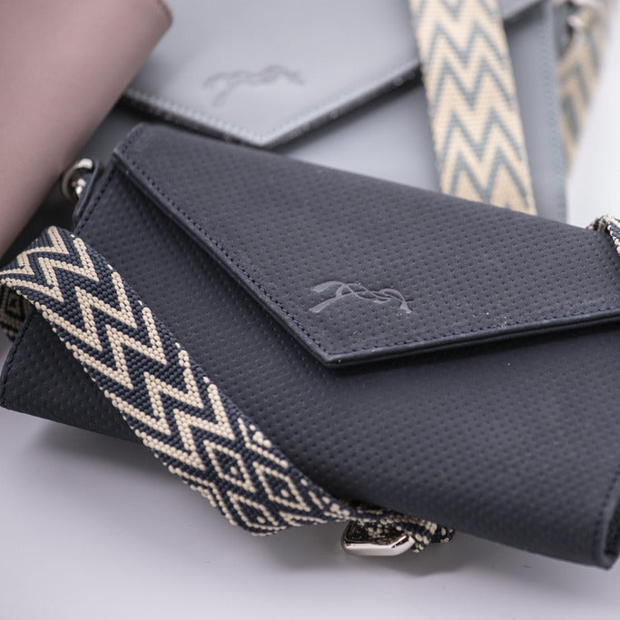 Pénélope Leder Handytasche