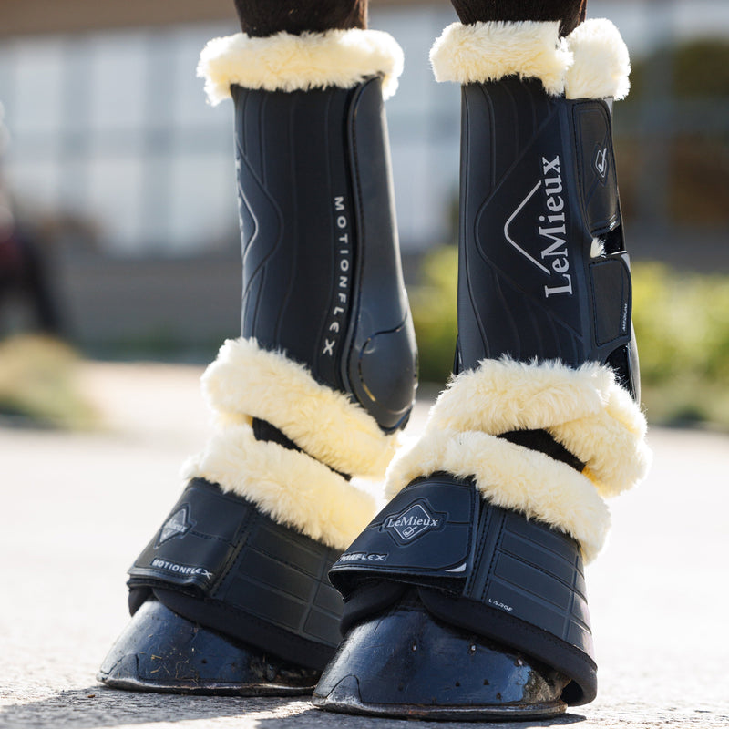 LeMieux Motionflex Übertrittgamasche mit Fellrand