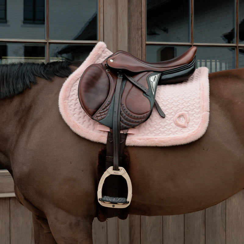 Kentucky Zadeldekje Fake Fur Plaited Quilt - Jumping