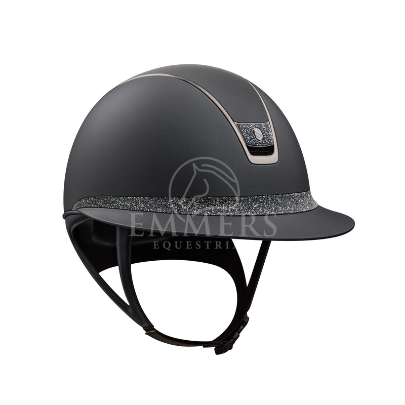 Samshield 2.0 Miss Shield Shadow Mat Noir / Dessus Shadow Mat Noir / Bandeau frontal Rock Night Shade Ultra Fin / Bordure Chrome Noir / Blason Rock Night Shade Ultra Fin